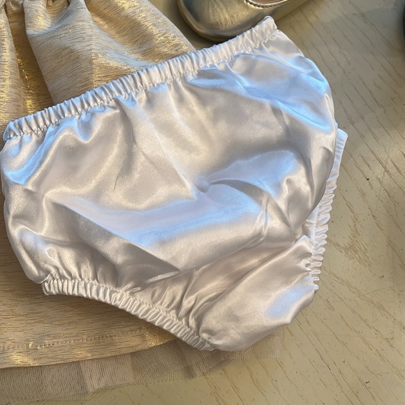 #Baby girl Gold Ruffle Dress with Bow and Silver Shoes and comes with bloomers - Picture 3 of 6